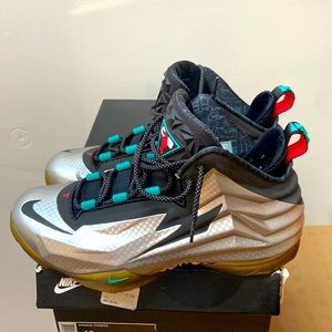 Nike Chuck Posite Metallic Silver Black Mens BB shoes.